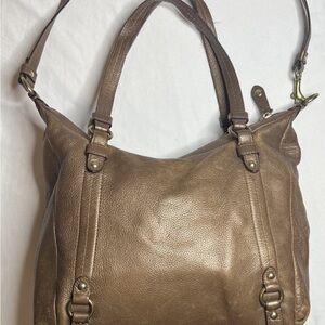 Brown pebbled leather. Slouchy shoulder bag
